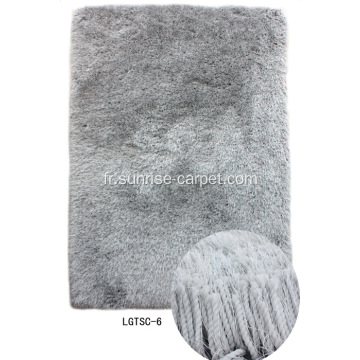 Tapis en polyester avec fil de soie et élastique